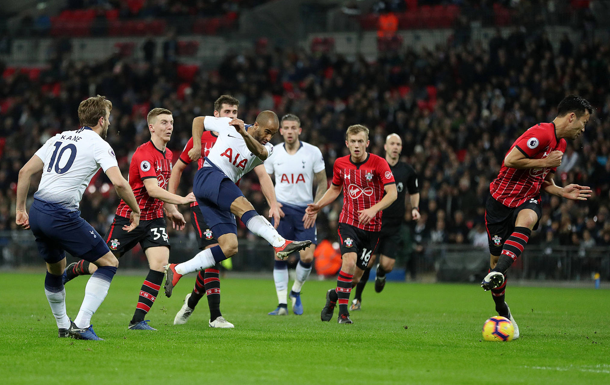 她不仅在比 她不仅在比